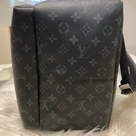 LOUIS VUITTON
Monogram Eclipse Discovery - Picture 6 of 16
